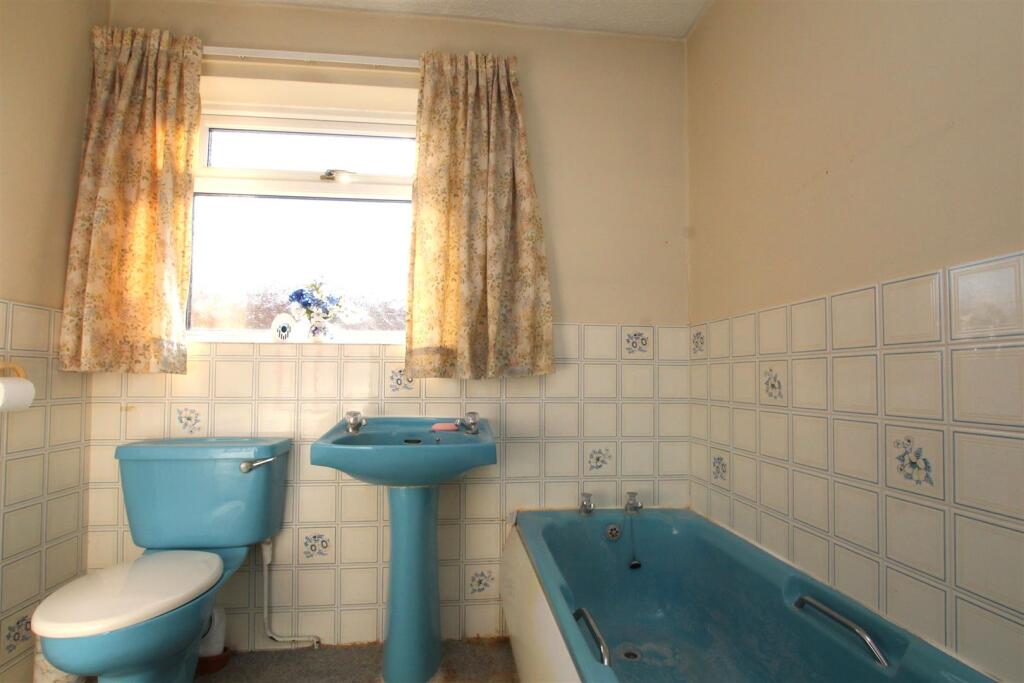 Bathroom.JPG