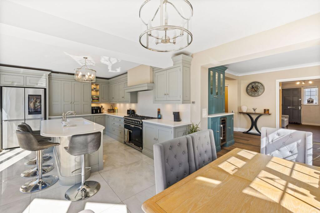 KITCHEN/BREAKFAST ROOM