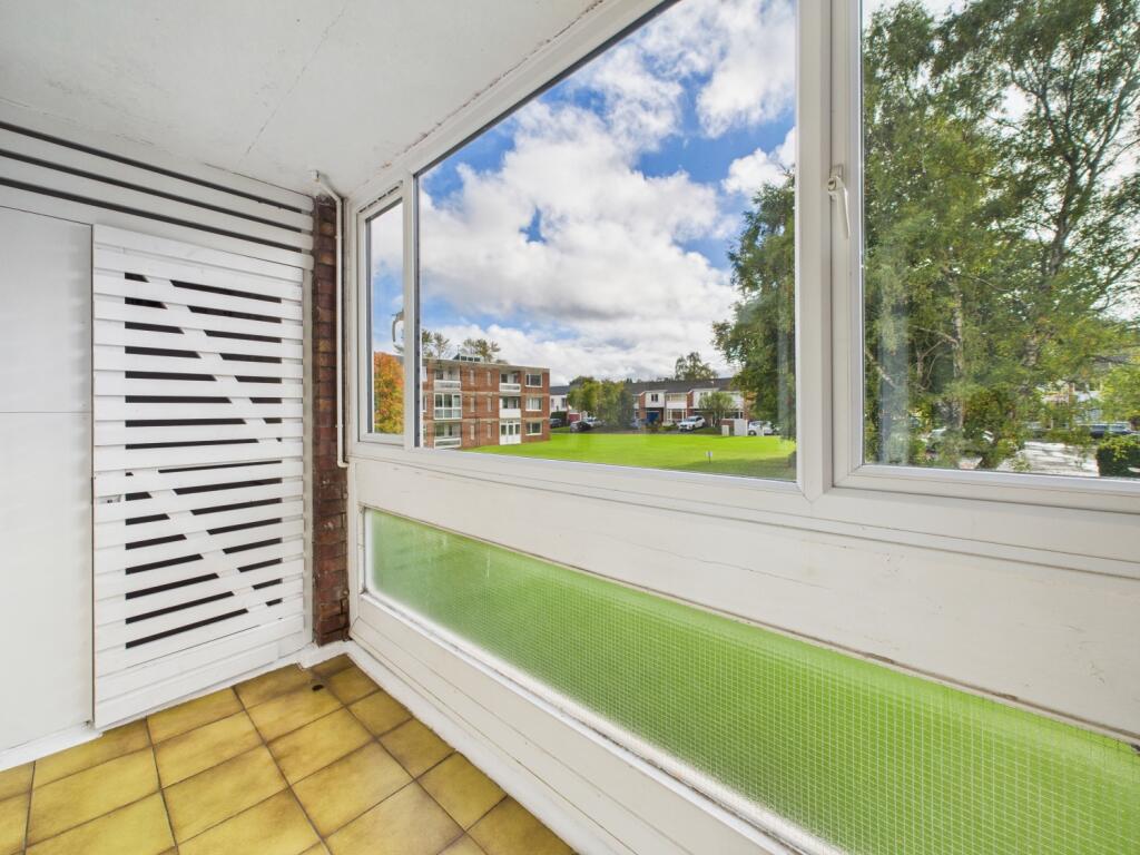 CAM02023G0-PR0176-STILL005