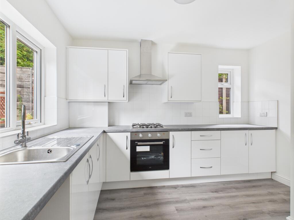 CAM03729G0-PR0100-STILL005