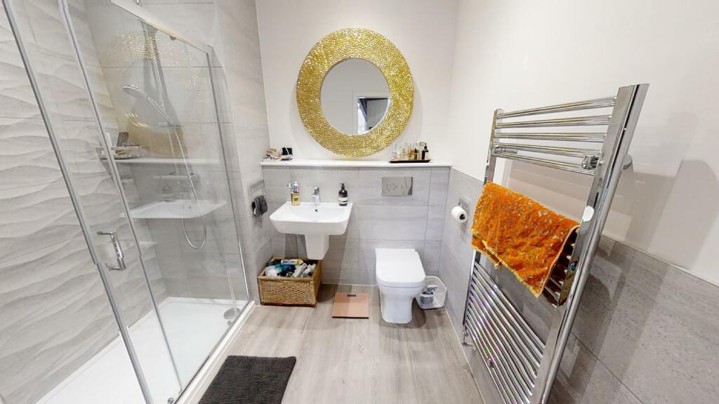 en suite to master