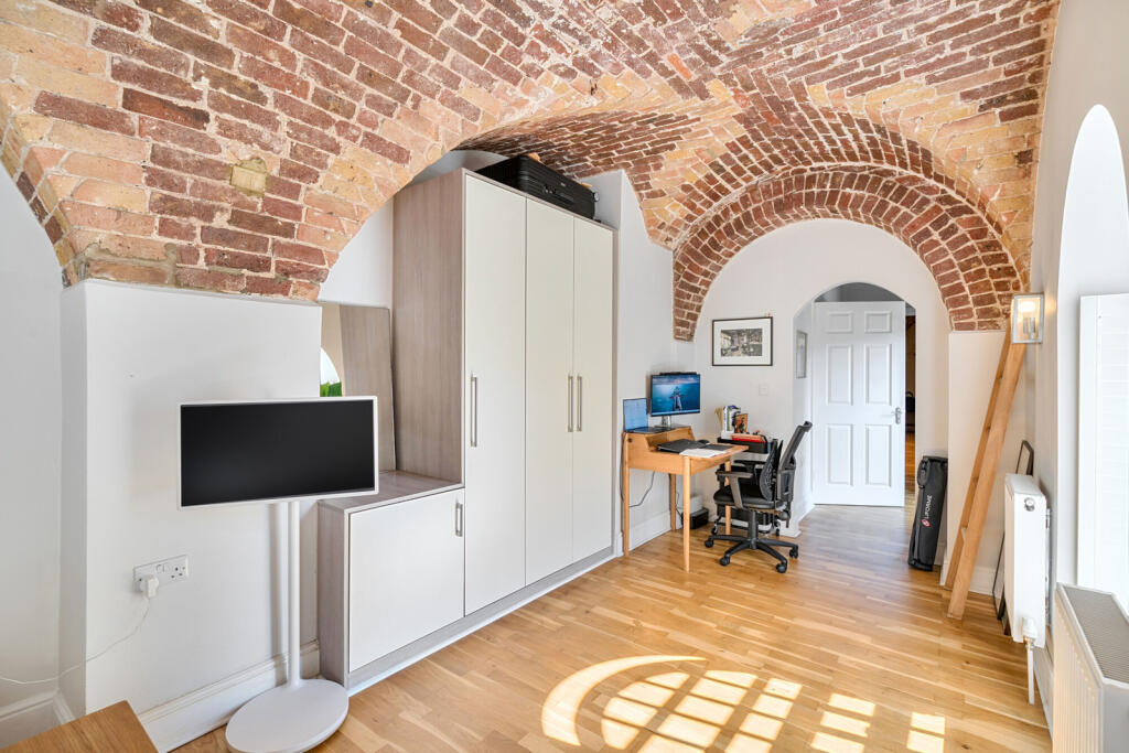 1354053-19-68cd5b...