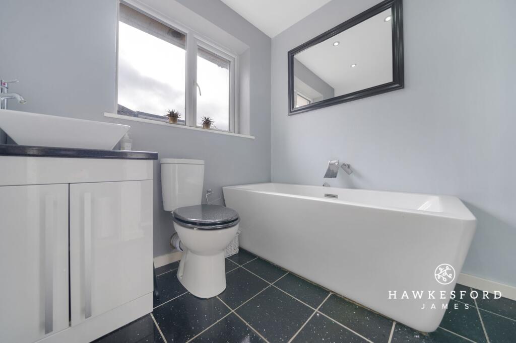 The Street, Bapchild - Bathroom