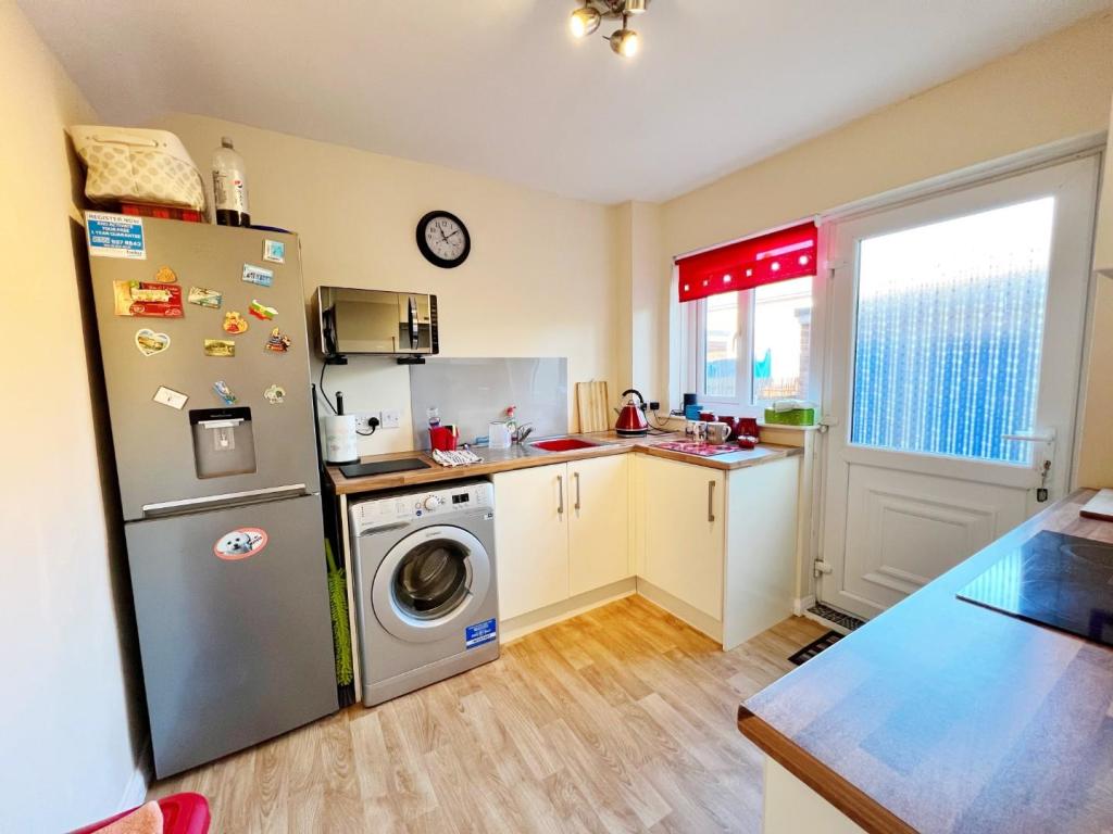 Kitchen pic 1.jpg