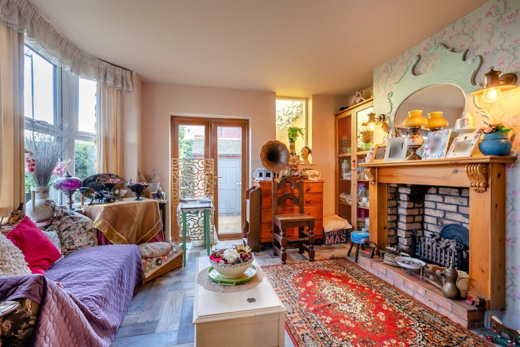 8584128-interior03.jpg