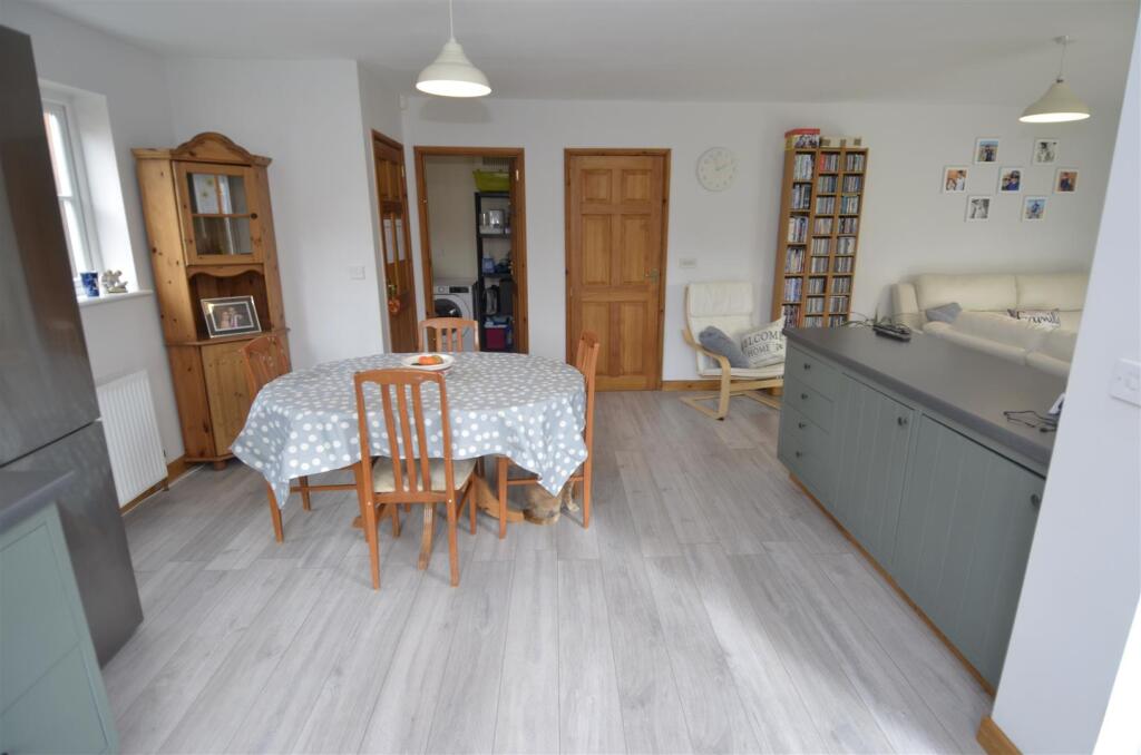 KITCHEN/ DINER/ FAMILY ROOM