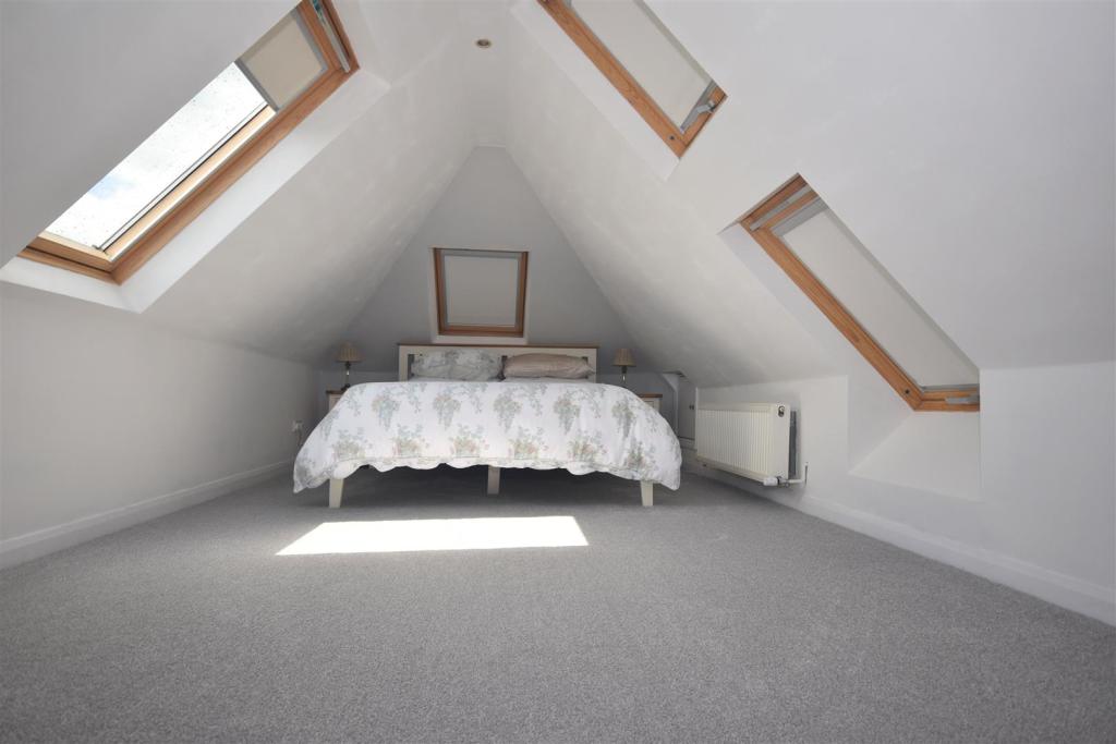 Master Bedroom.jpg