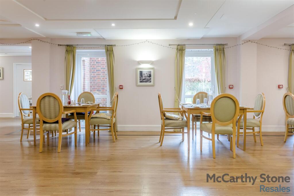 8671546-interior14.jpg