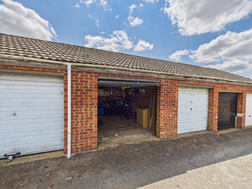 Garage- Mark Stephens EweMove Newmarket and Soham 