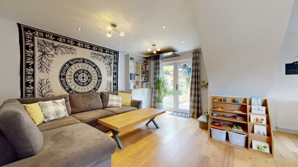 OPEN PLAN LIVING SPACE