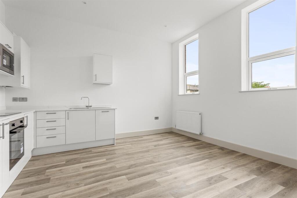 Flat 6, Harlow House, Harlow Road, HP13 6AA-2.jpg