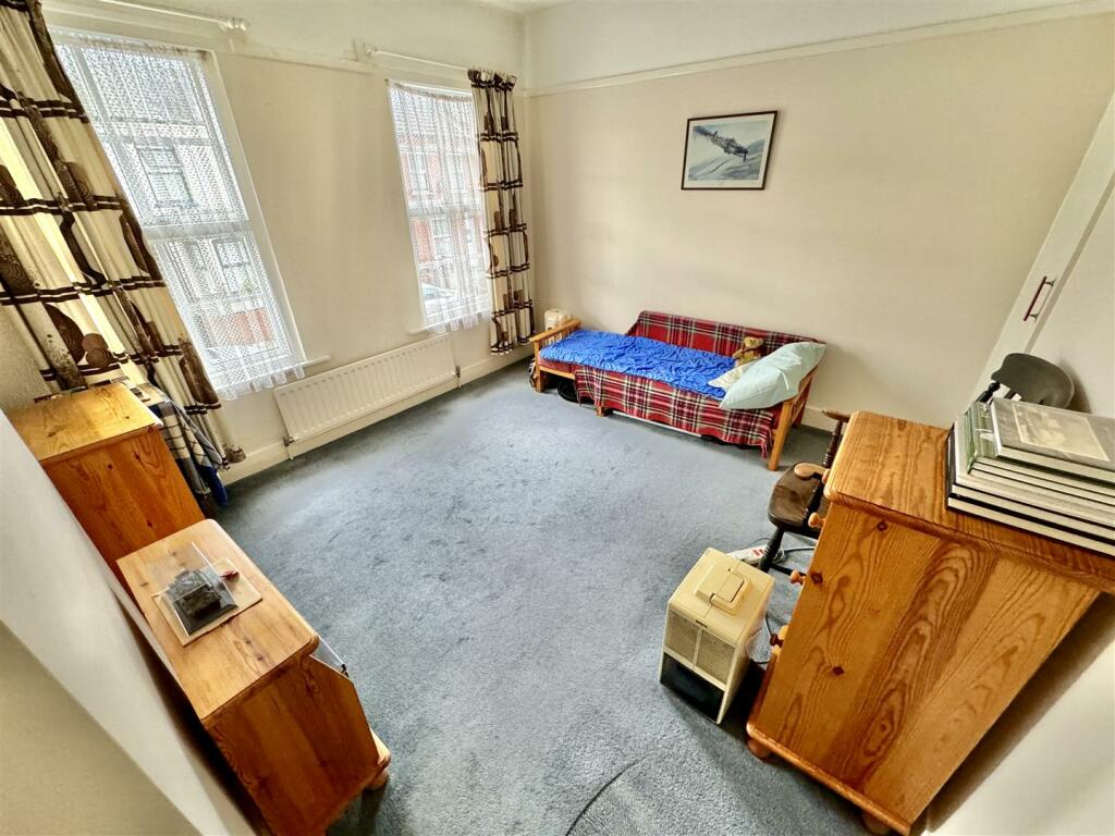 BEDROOM 2