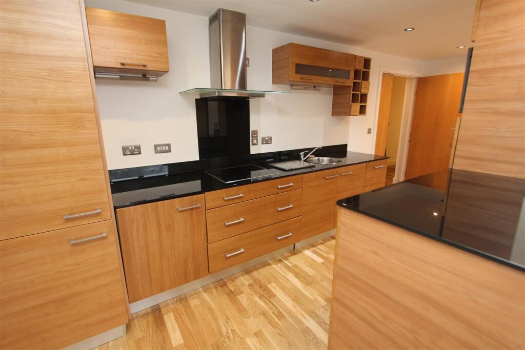 Kitchen1.JPG