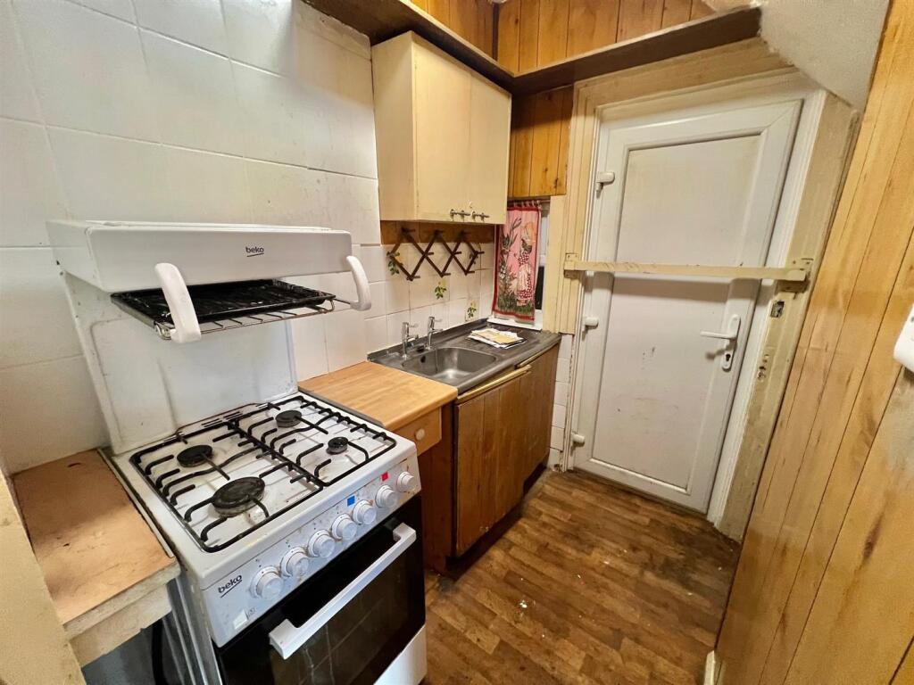 Bramleys Estate Agents - Wellington Street - Lindl