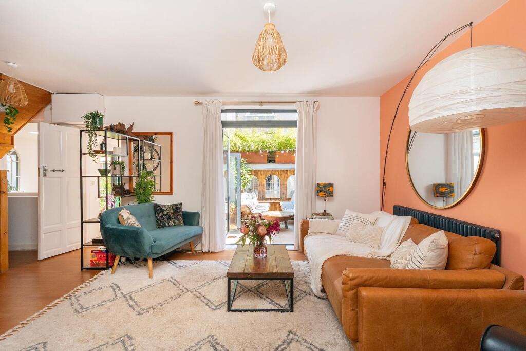 1S5L1CM - Reception Room G.jpg