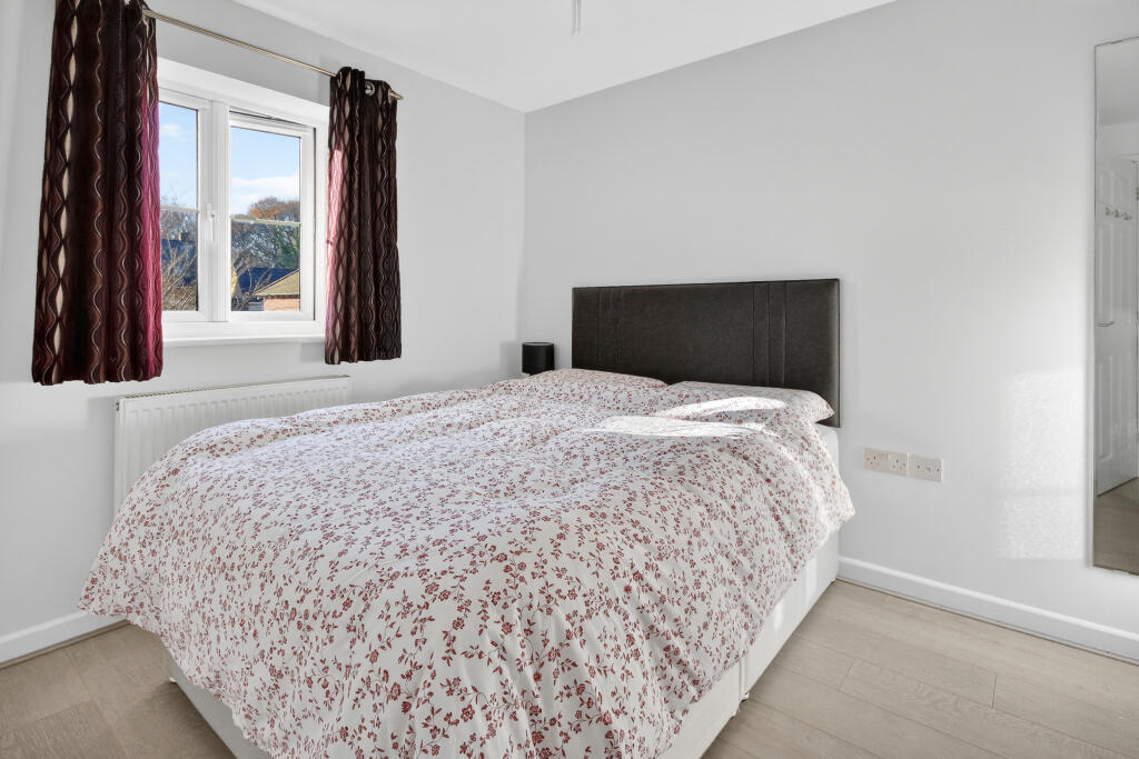 18critchercloselarge14