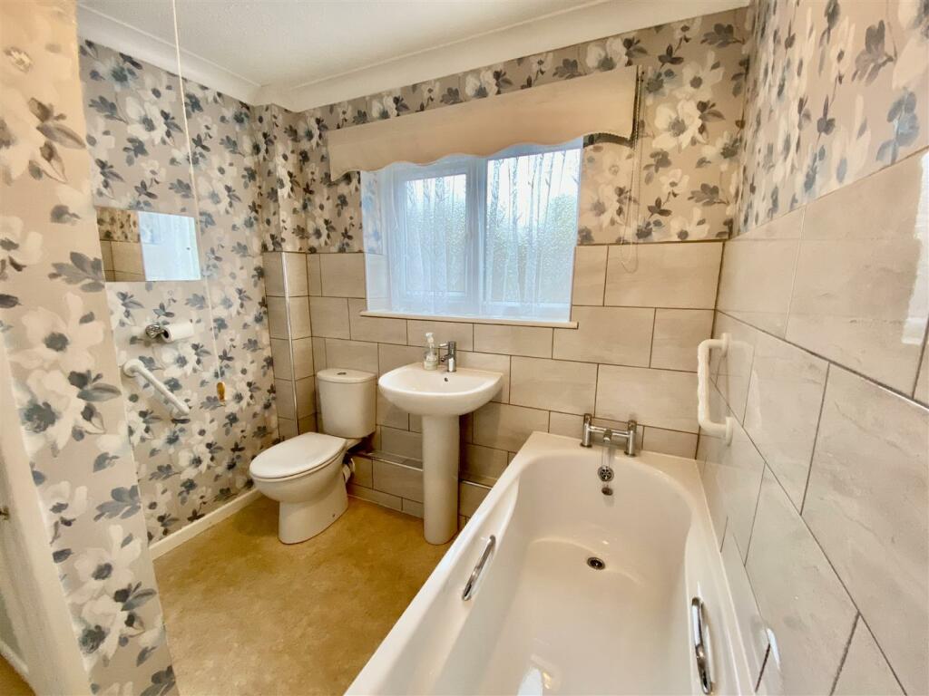 GROUND FLOOR BATHROOM