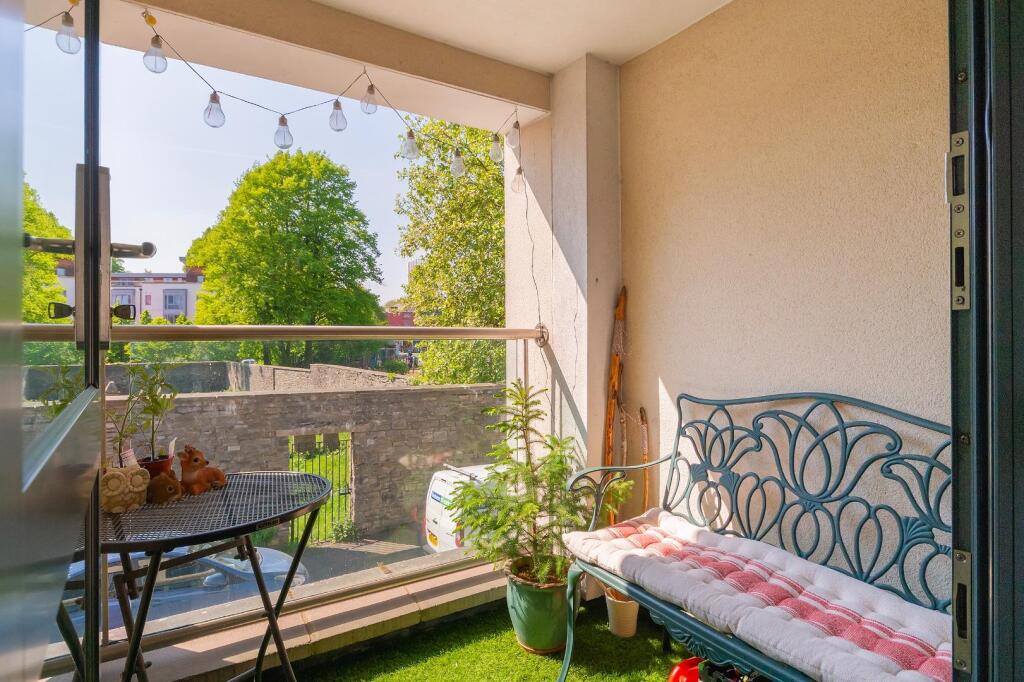 0C6SBV - Balcony B.jpg