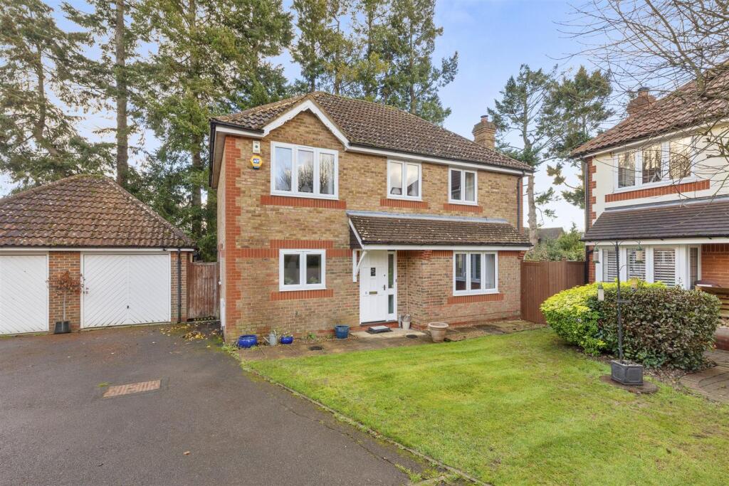 8 Lyndon Gardens, HP13 7QJ-14.jpg