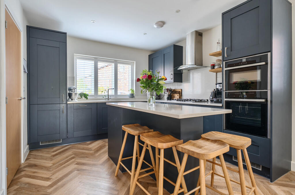 1332223-11-688a32...