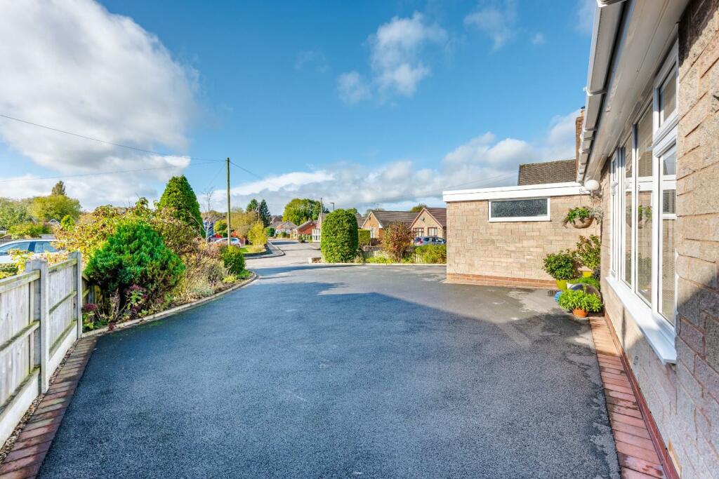 DRIVEWAY.jpg