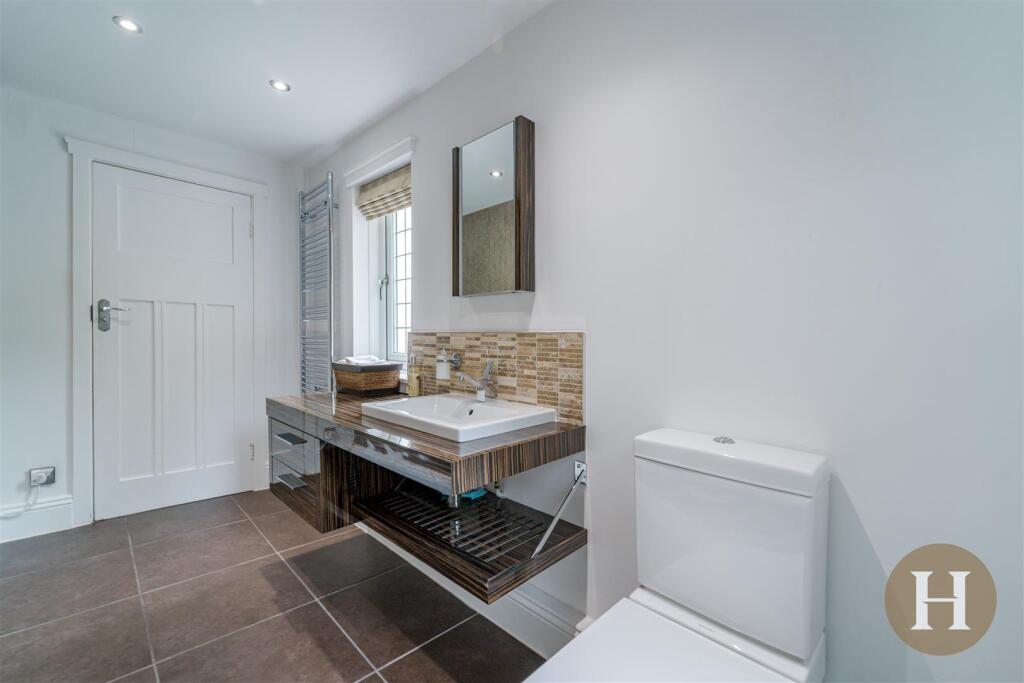 Hadleigh Estate Agents-33.jpg