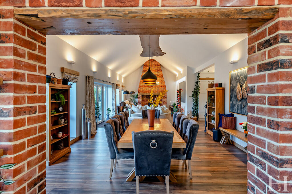 8629517-interior1...