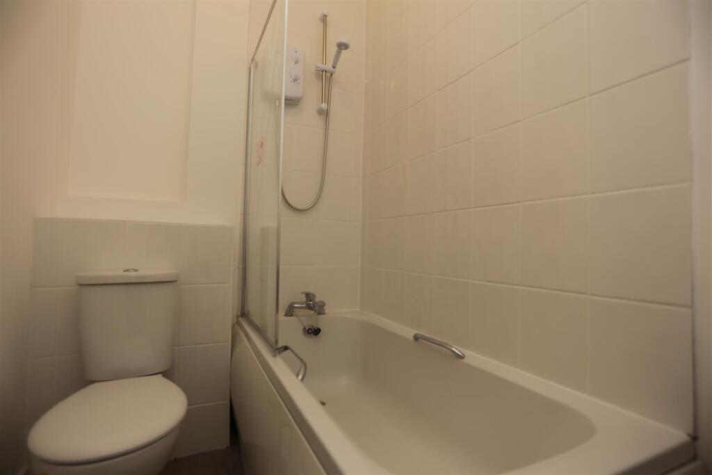 6, 1 Albert Rd bath.JPG