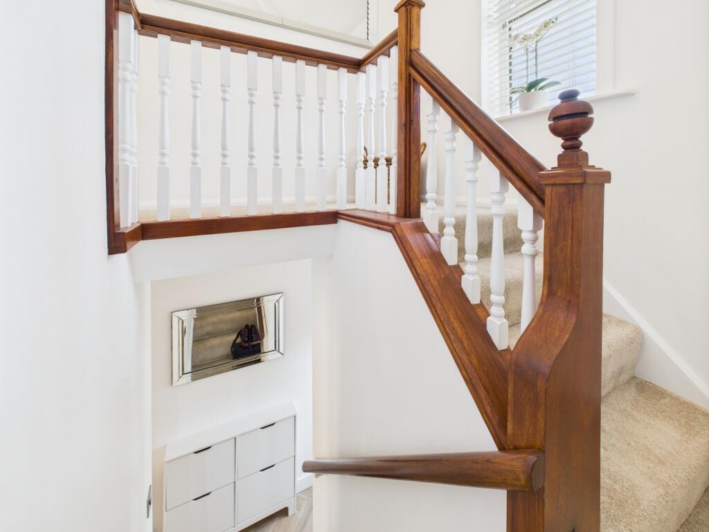 CAM02093G0-PR0048-STILL024