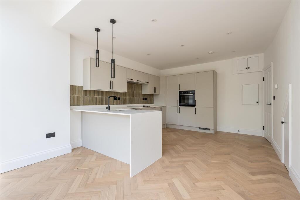 Queen Elizabeth Road E17