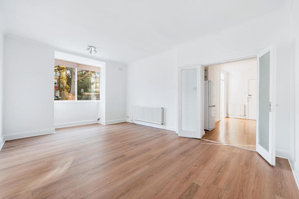 Flat 4, 27 Montpellier Road-3.jpg