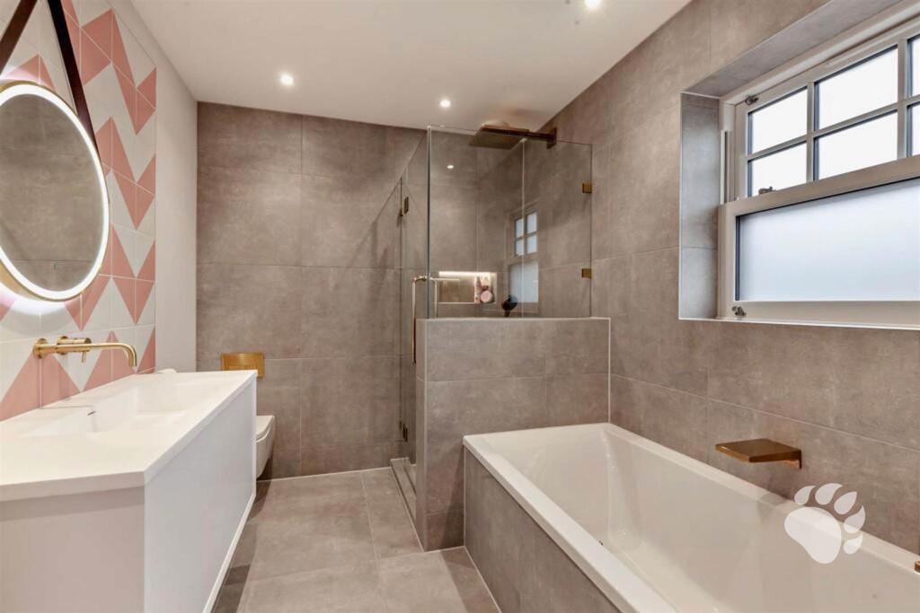 Bedroom Two En Suite