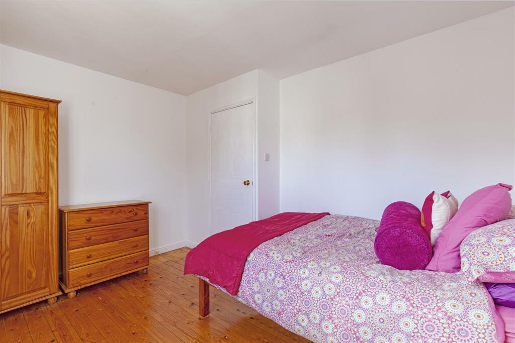 Bedroom 2-2.jpg