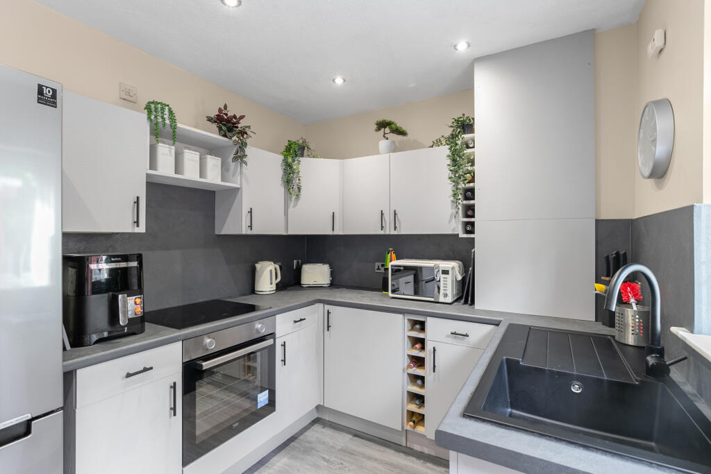 Kitchen/ Dining Room