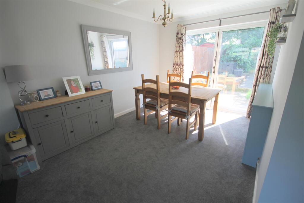 FC Dining Area i.JPG