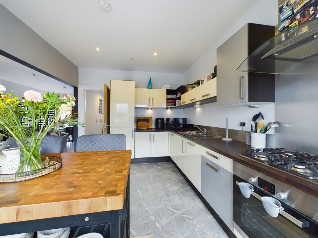 CAM01966G0-PR0296-STILL014