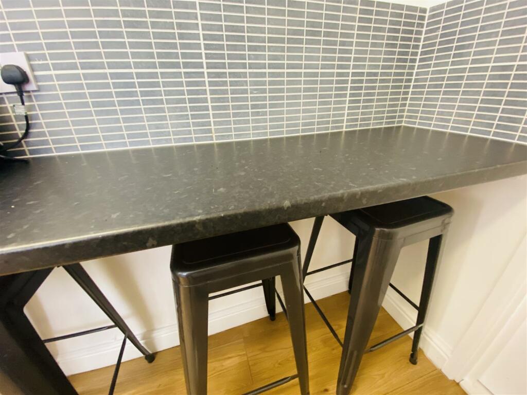 3L Breakfast bar.jpg