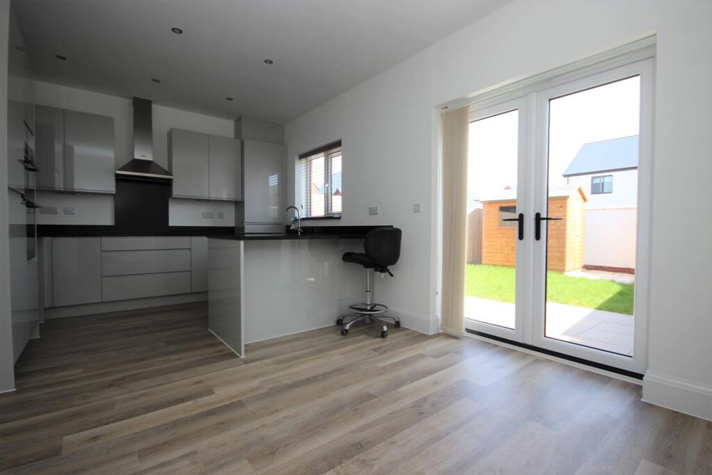 Kitchen 4.JPG