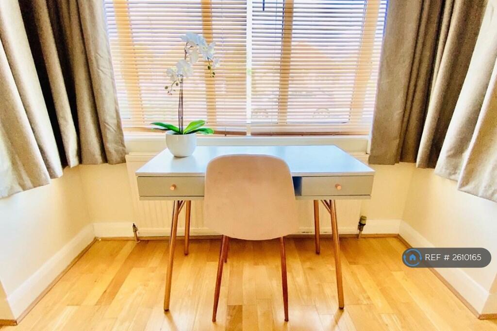 Bedroom 1 Desk By The Window