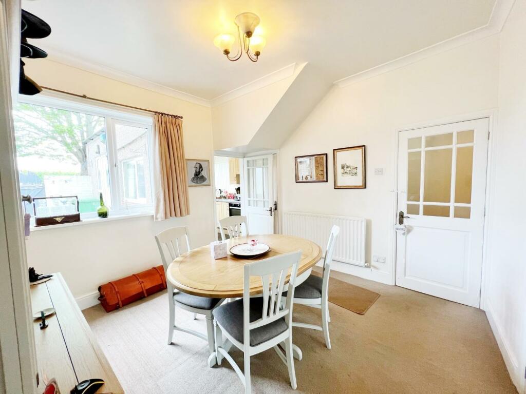 Dining Room pic 2.jpg