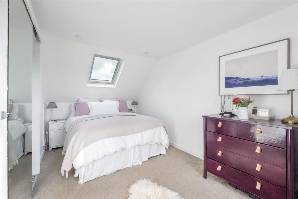 1 heath villas tn26 (3).jpg