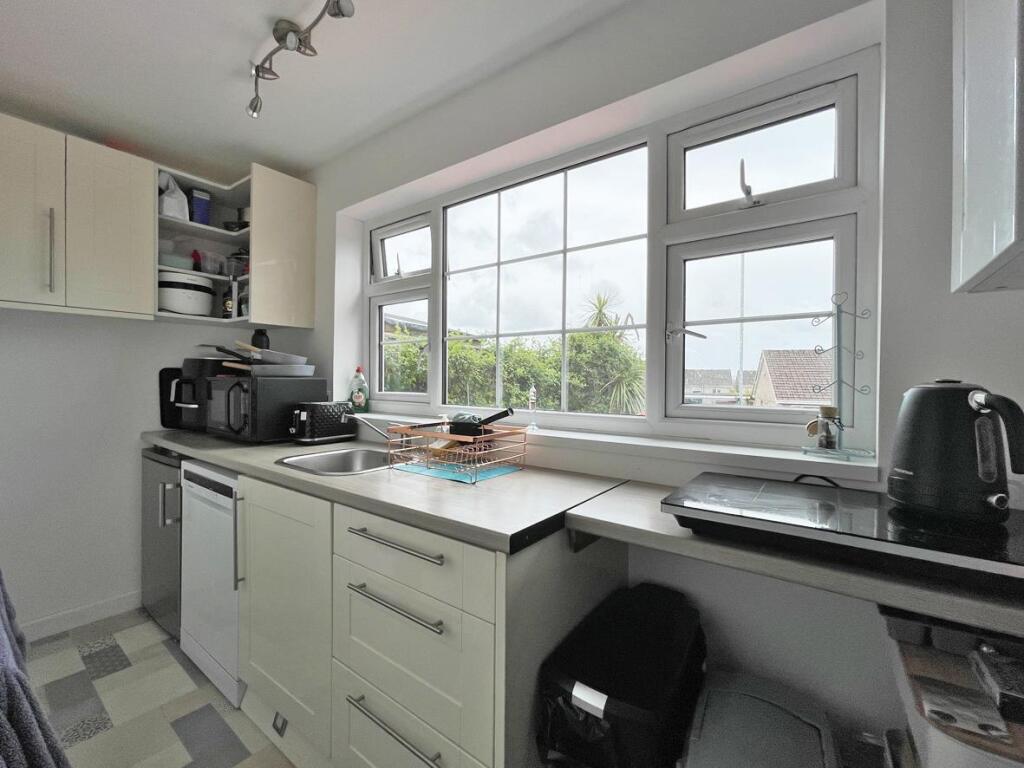 Mardon Close 15 - Annexe Kitchen.jpg