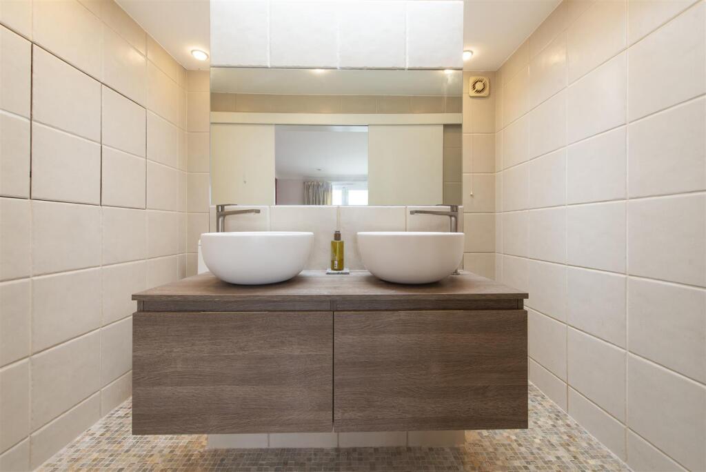 52007 Hi res (3).jpg