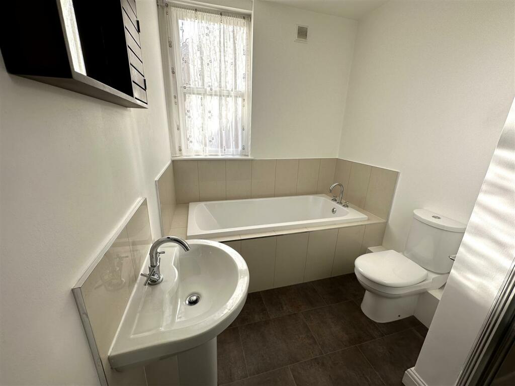 bathroom 1.jpg