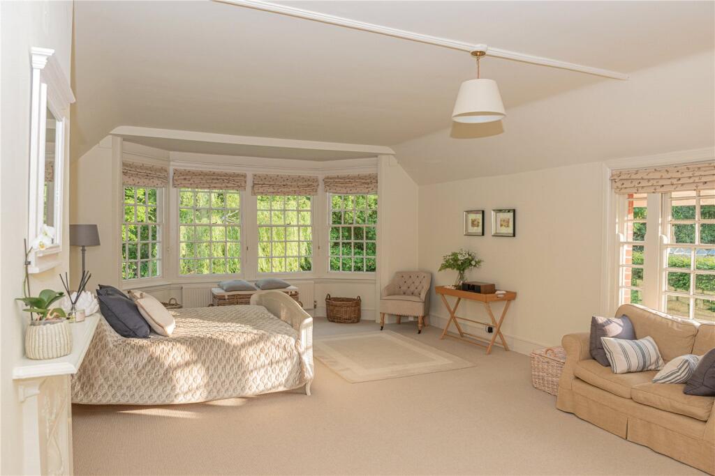 20 Principal Bedroom