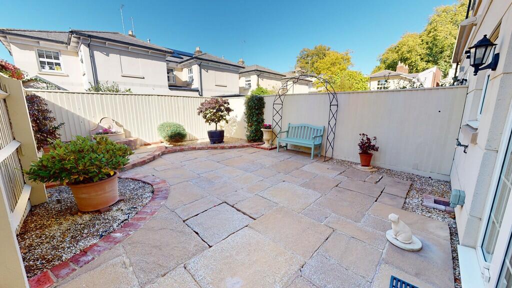 1721-10062025_161...