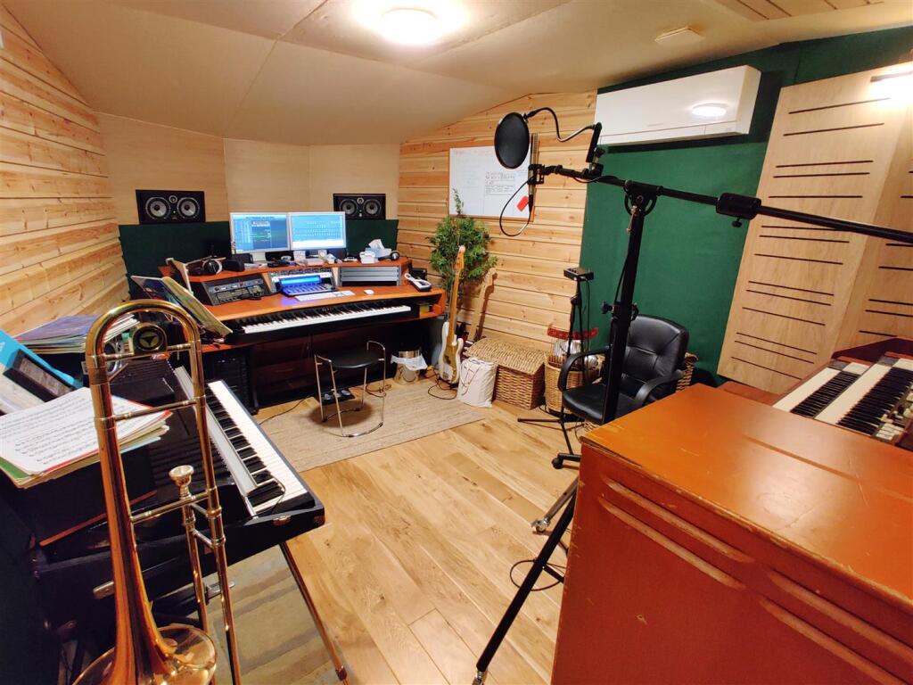 Music Studio/Home Office