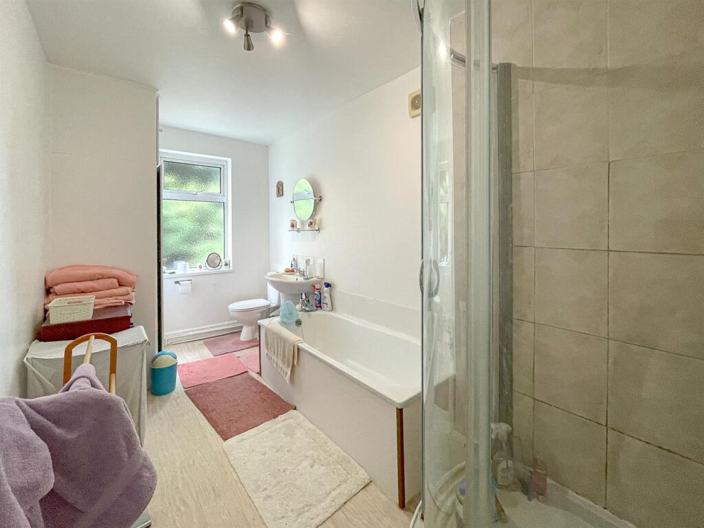 FOUR PIECE BATHROOM SUITE