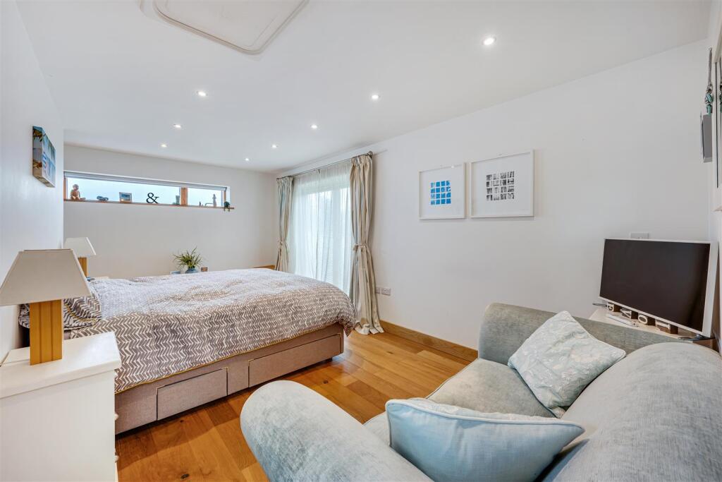 Principal suite with balcony