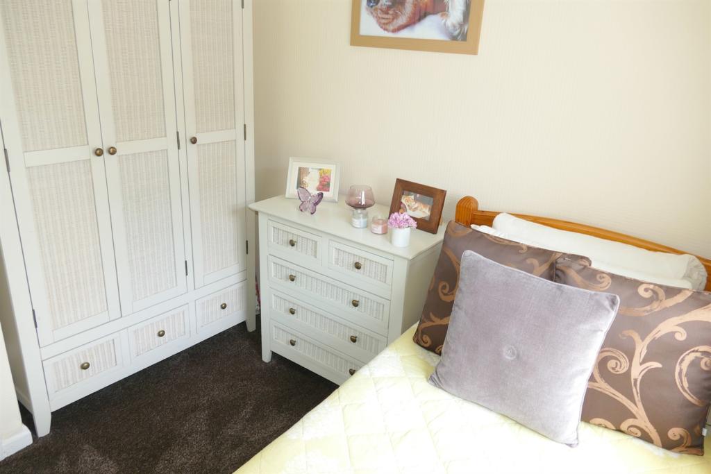 Bed 3 b